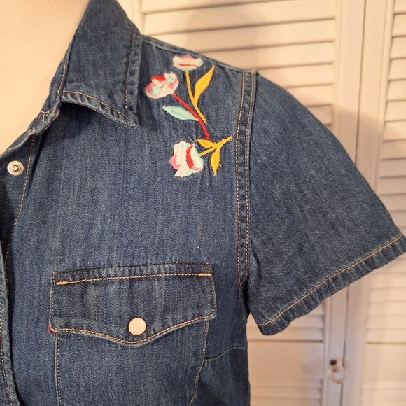 Levi's Soft Denim Short Sleeve Embroidery Button-Up Shirt XS *D2 - Picture 3 of 6